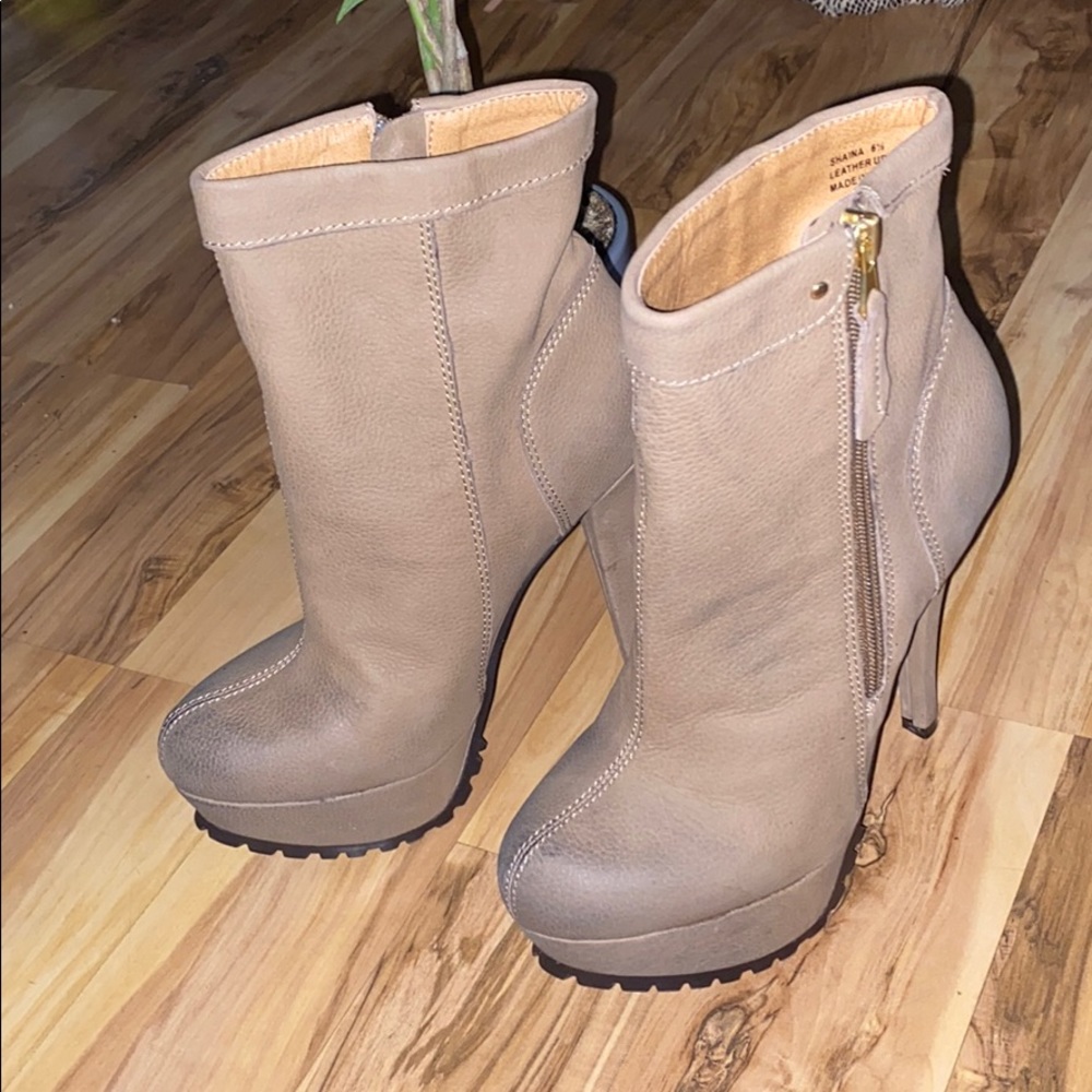 Kelsi Dagger High heel booties